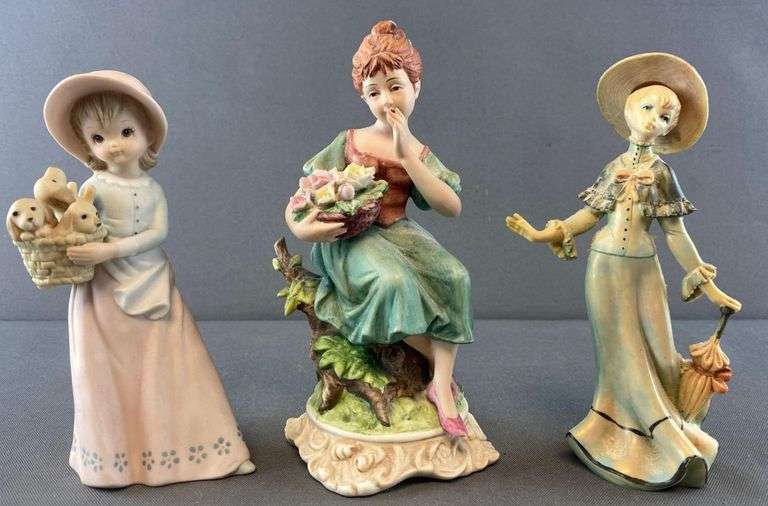 Group of 3 figurines - Matthew Bullock Auctioneers