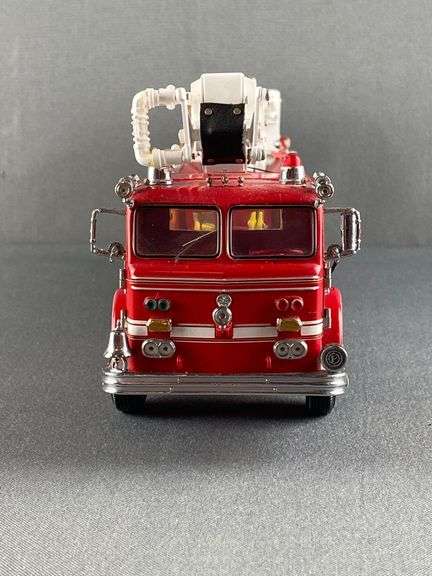 フランクリン 1:32 ピアス SNORKEL NO. 1 消防車モデル Franklin Mint Pierce Snorkel Fire Engine - Matthew Bullock Auctioneers
