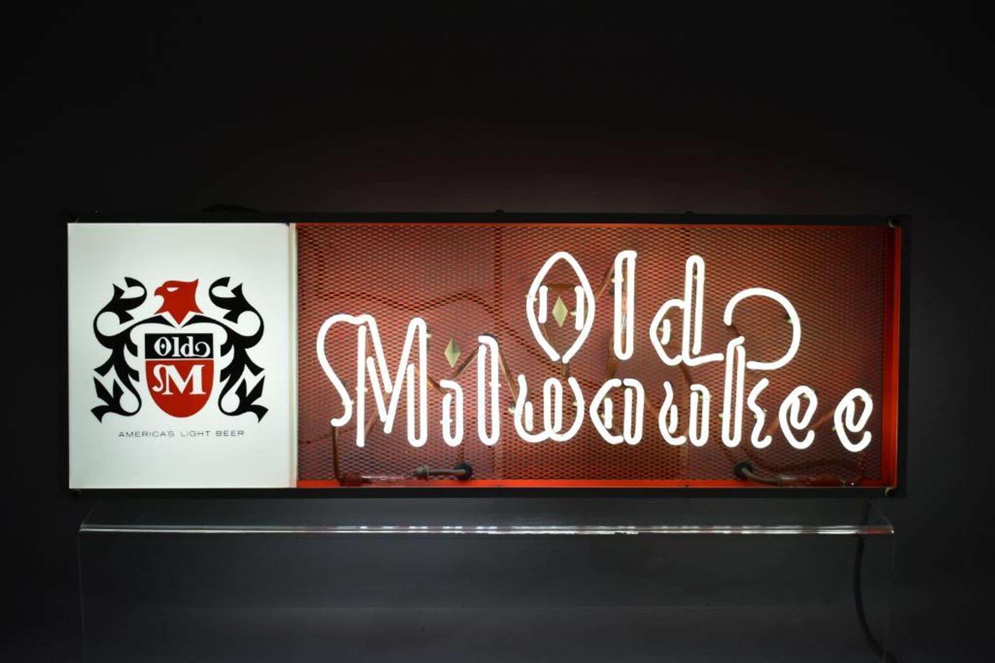 Vintage Old Milwaukee Light Up Advertising Neon Beer Sign