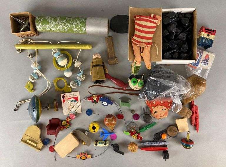 Group of Assorted Toys and More - Matthew Bullock Auctioneers