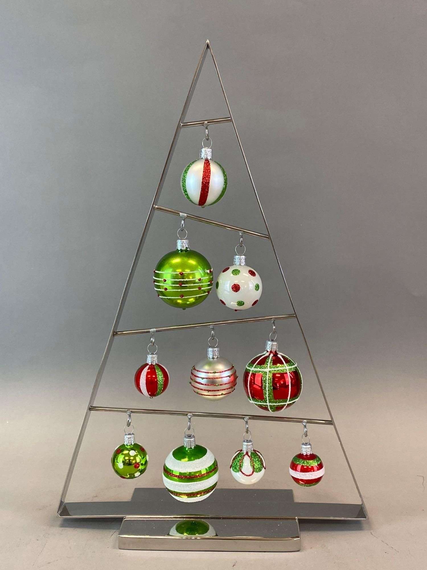 クレートアンドバレル　ツリー Crate and Barrel Metal Ornament Tree - Matthew Bullock Auctioneers