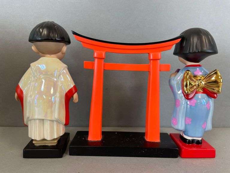 Disney Its a Small World Honorable Sister Japan Figurines