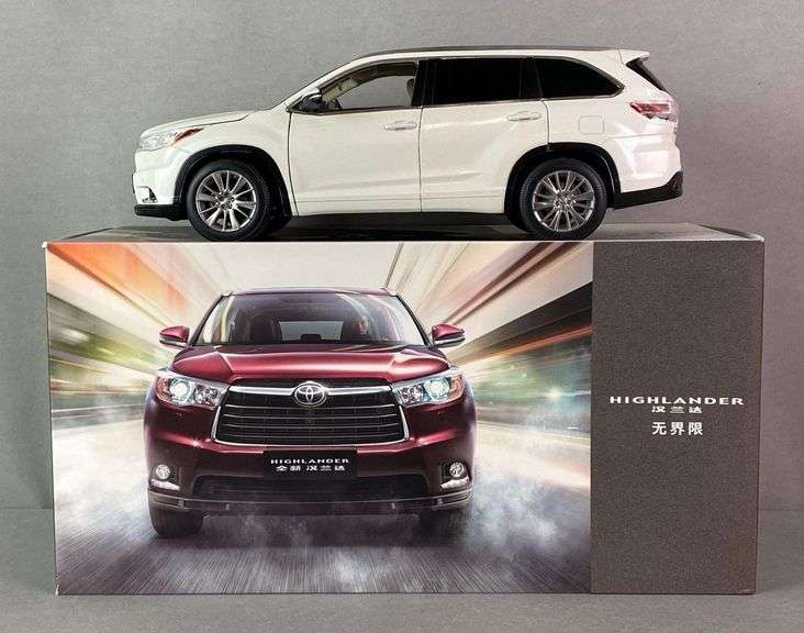 Japanese Toyota Highlander V6 Die-Cast Model - Matthew Bullock Auctioneers