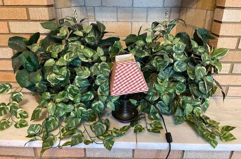 Group of 2 Faux Plants and Lamp
