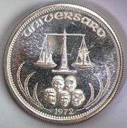 Vintage 1972 Universaro World Trade 1 oz .999 Fine Silver Round