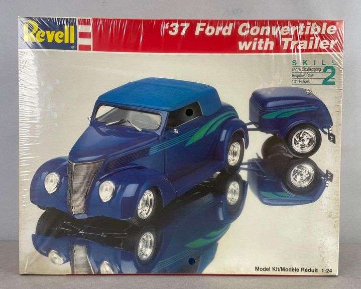 Revell Kit Modellismo '37 Ford Convertible Con Rimorchio - Scala 1:25, 131 Pezzi, Livello 2, Parti Placcate
