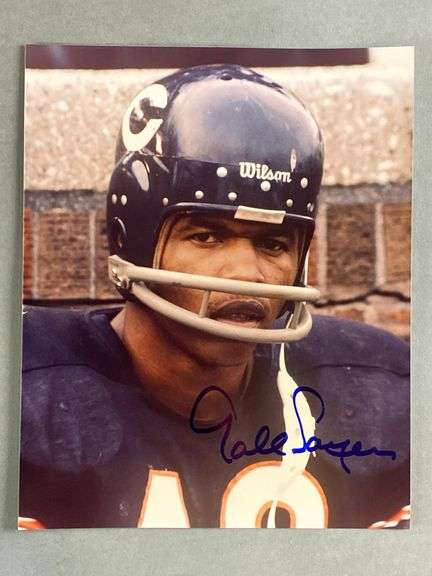 Gale Sayers Signed 8x10 Photo - Matthew Bullock Auctioneers