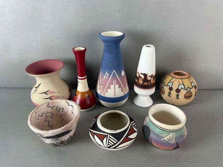 Group of 8 Signed Native American Pottery - Matthew Bullock Auctioneers