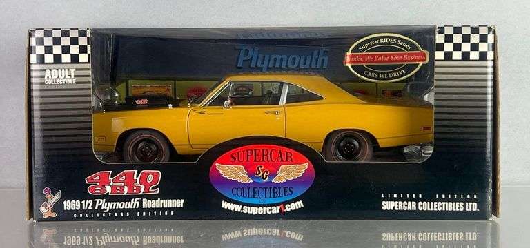 RC2 Super Collectibles 1969 1/2 Plymouth Roadrunner
