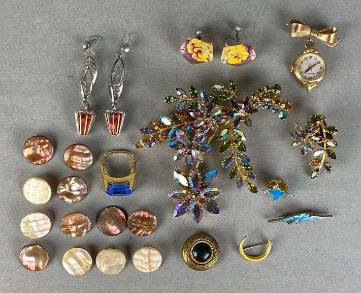 Group of Assorted Costume Jewelry and More - Matthew Bullock Auctioneers