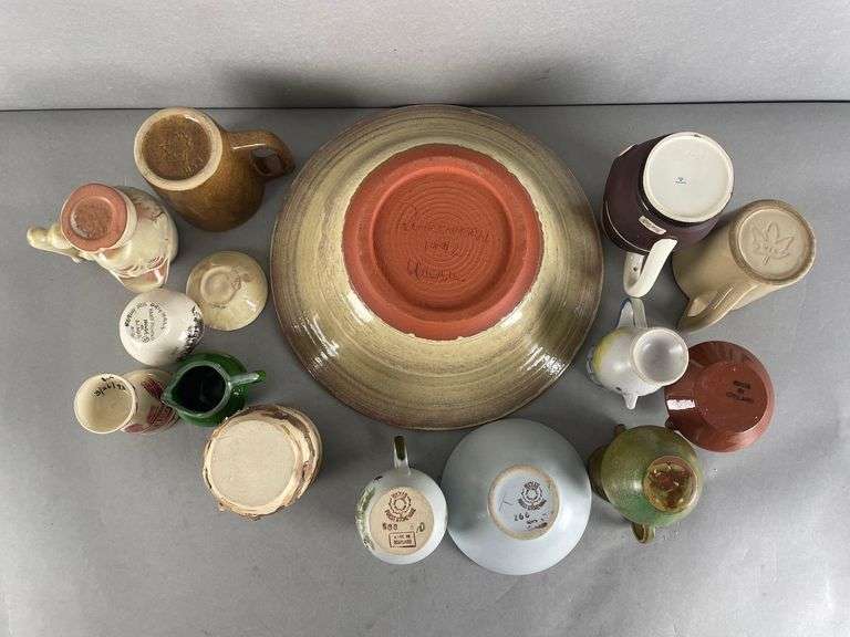 Group of Pottery Items - Matthew Bullock Auctioneers