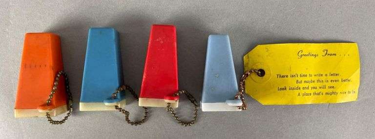 Viewfinder Key Chain Group of Souvenir Keychain Viewfinders - Matthew Bullock Auctioneers