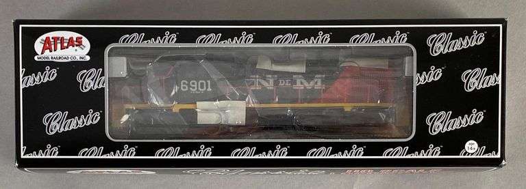 ATLAS HO Scale Classic Silver N DE M  Locomotive