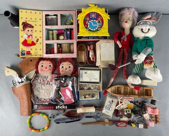 Group of Assorted Vintage Doll Toys and More - Matthew Bullock Auctioneers