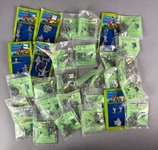 Group of Die-Cast Miniature Figurines - Matthew Bullock Auctioneers