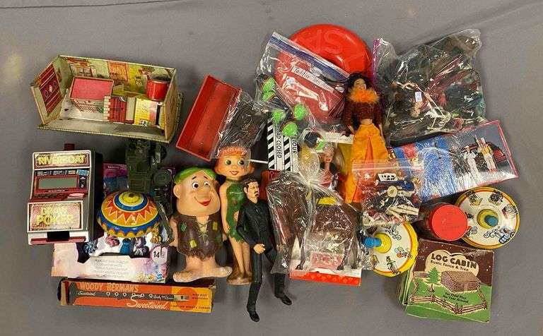 Group of Assorted Toys - Matthew Bullock Auctioneers