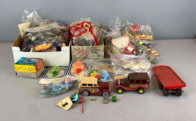 Group of Assorted Toys and Figurines - Matthew Bullock Auctioneers