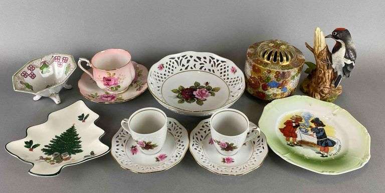 Group of Assorted Porcelain Items - Matthew Bullock Auctioneers