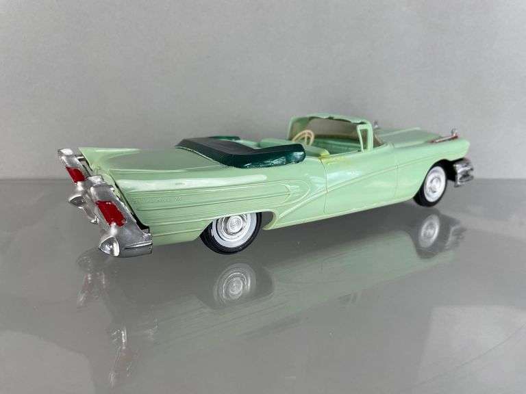 Buick Roadmaster Rouge 1970/80 – Voiture Ancien Jouet Métal Friction échelle 1:18