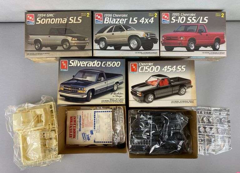 Group of 5 AMT ERTL Truck Model Vehicle Kits - Matthew Bullock Auctioneers