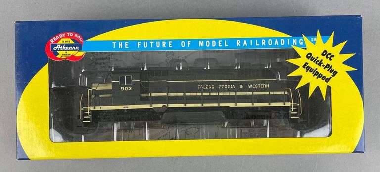 Athearn HO Scale GP-35 TP&W Locomotive - Matthew Bullock Auctioneers