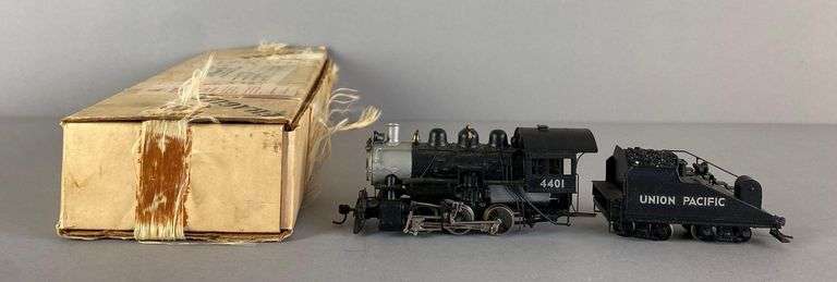 United Brass HO Scale 0-6-0 Union Pacific Locomotive and Tender