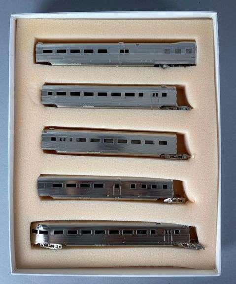 Oriental Limited Brass HO Scale CB and Q 5-Car Nebraska Zephyr