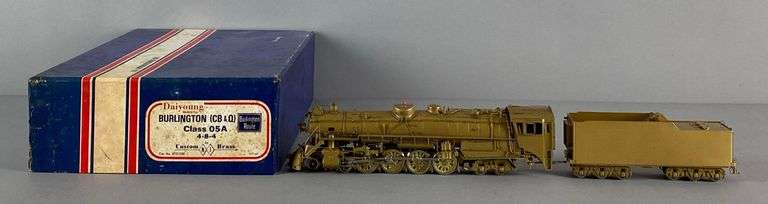 Daiyoung Brass HO Scale 4-8-4 BR Locomotive and Tender