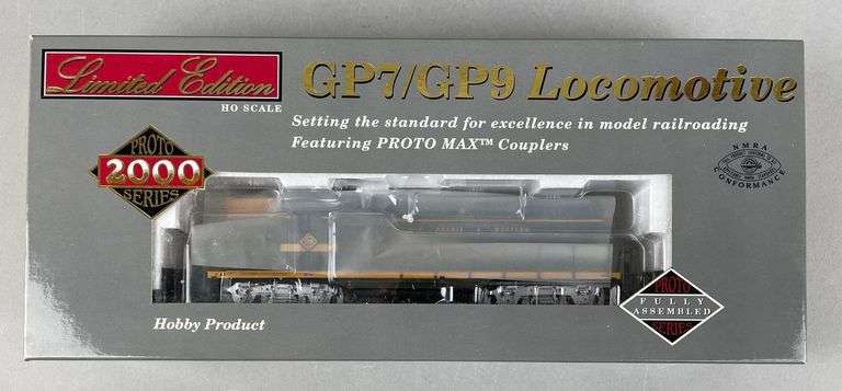 LOCOMOTIVE: A NOS sealed Proto 2000 Electric HO scale GP9 Locomotive