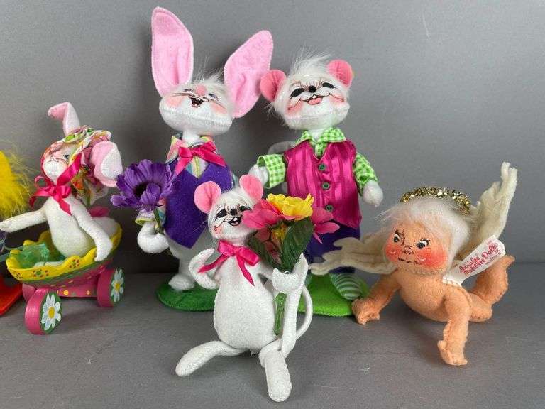 Group of Annalee Mobilitee Easter Dolls and More