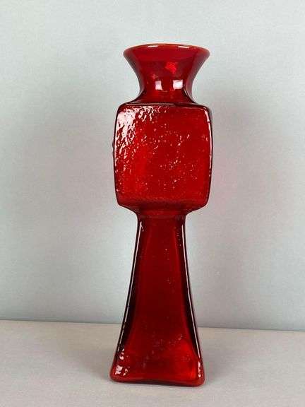 Sun Emblem Red Textured Glass Vase