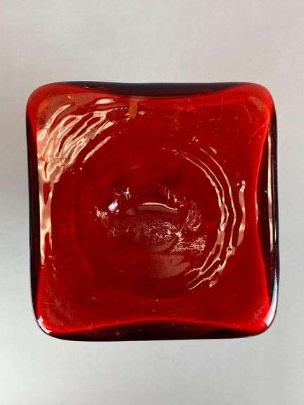 Sun Emblem Red Textured Glass Vase