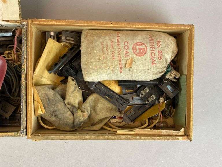 Group of Assorted Lionel O Scale Items