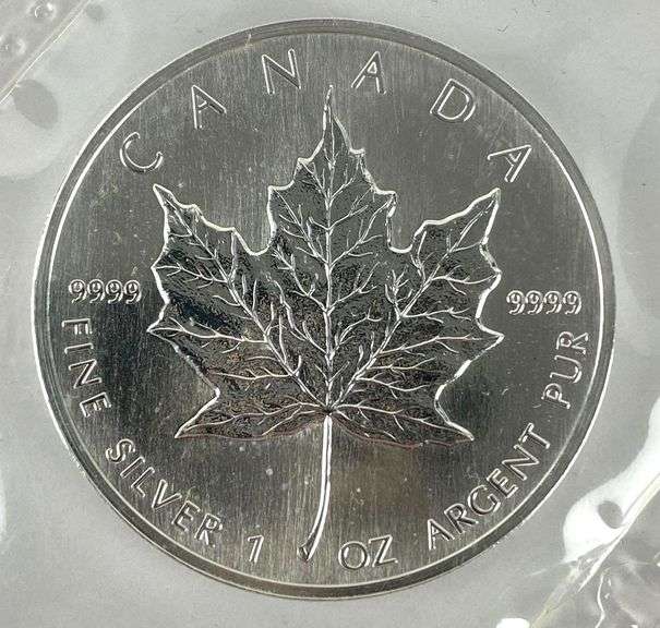 1990 Royal Canadian Mint Canada Maple Leaf $5 1 oz .999 Fine Silver Coin