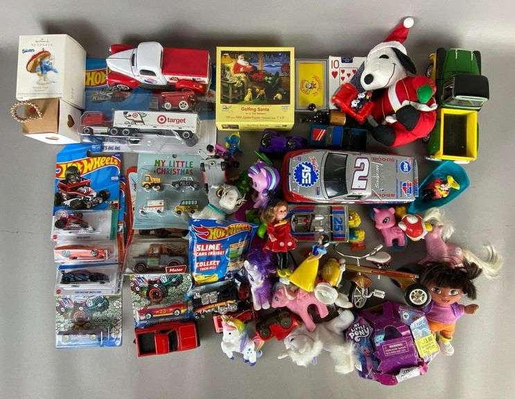 Group of Assorted Toys and More - Matthew Bullock Auctioneers