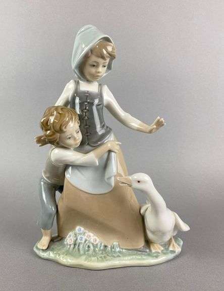 Lladro Porcelain Avoiding the Goose Figurine