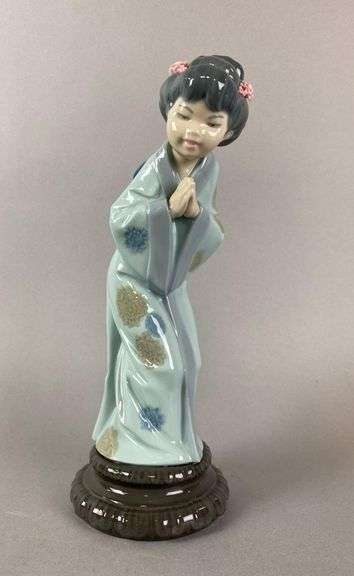 Lladro Porcelain Sayonara Figurine
