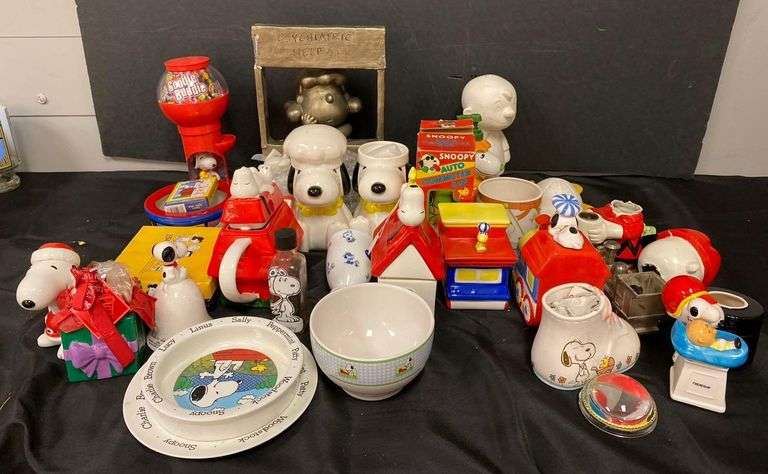 Group of Assorted Peanuts Snoopy Ceramic Cookie Jars and More - Matthew ...