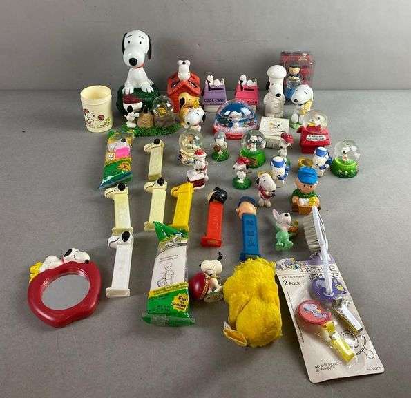 Group of Assorted Peanuts Snoopy themed Items - Matthew Bullock Auctioneers