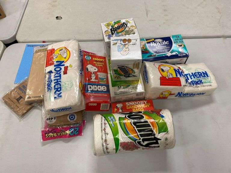 Group of Assorted Peanuts Snoopys Napkins and More - Matthew Bullock ...