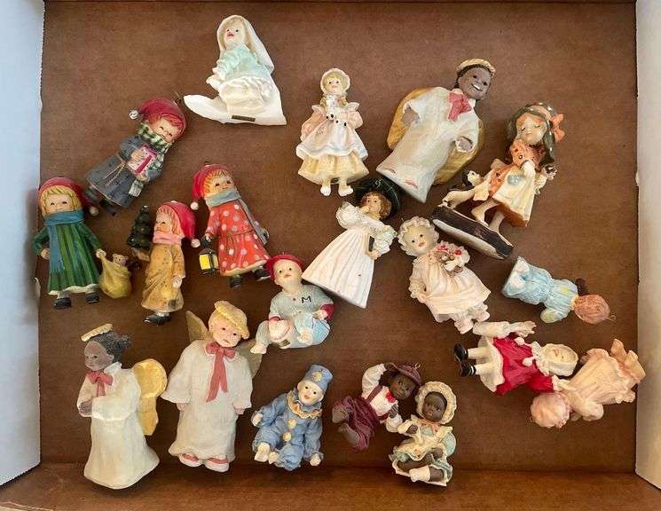 Group of Figurines - Matthew Bullock Auctioneers