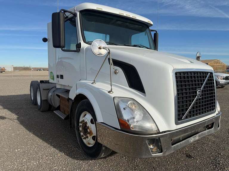 2012 Volvo VNL T/A Semi Truck