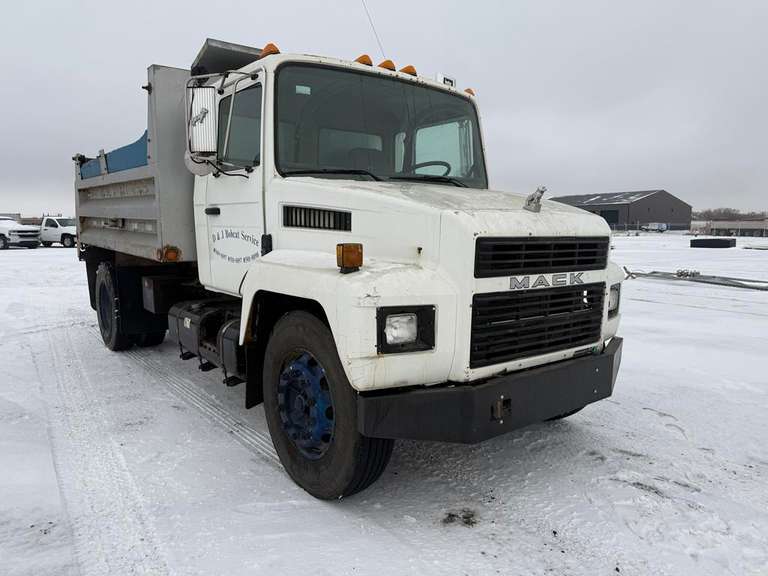 1998 Mack Midliner S/A Dump Truck