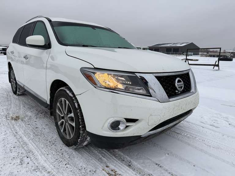 Impound Unit: 2014 Nissan Pathfinder S SUV