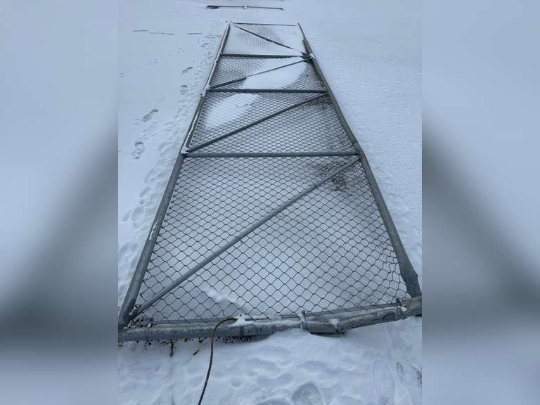 14 1/2' x 5 1/2' Galvanized Steel Chain Link Gate (Damaged)