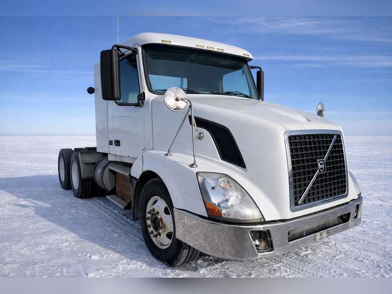 2012 Volvo VNL T/A Semi Truck
