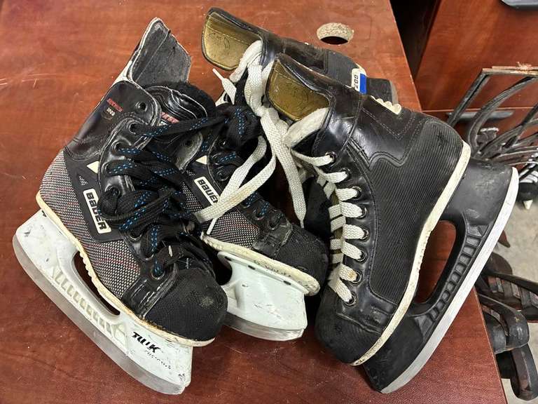 (2) Pairs of Jr Hockey Skates
