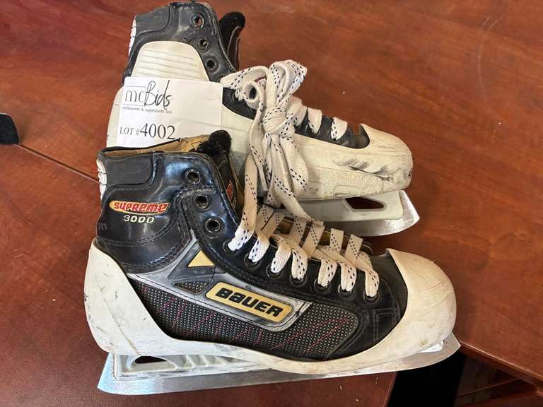 (1) Pair of Sr Hockey Skates