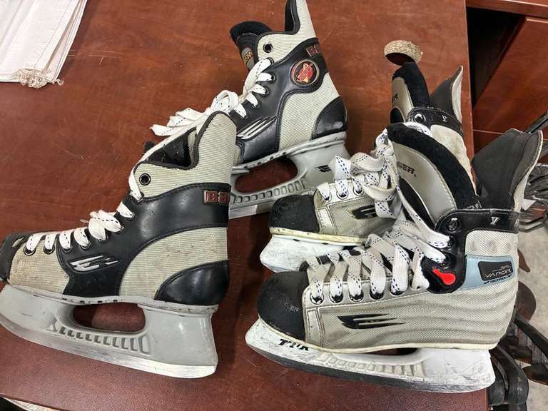 (2) Pairs of Jr Hockey Skates