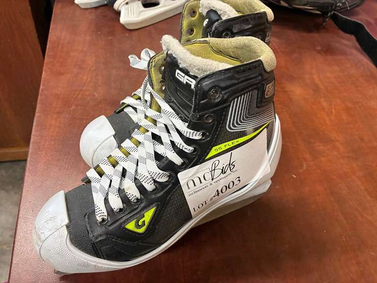 (1) Pair of Sr Hockey Skates